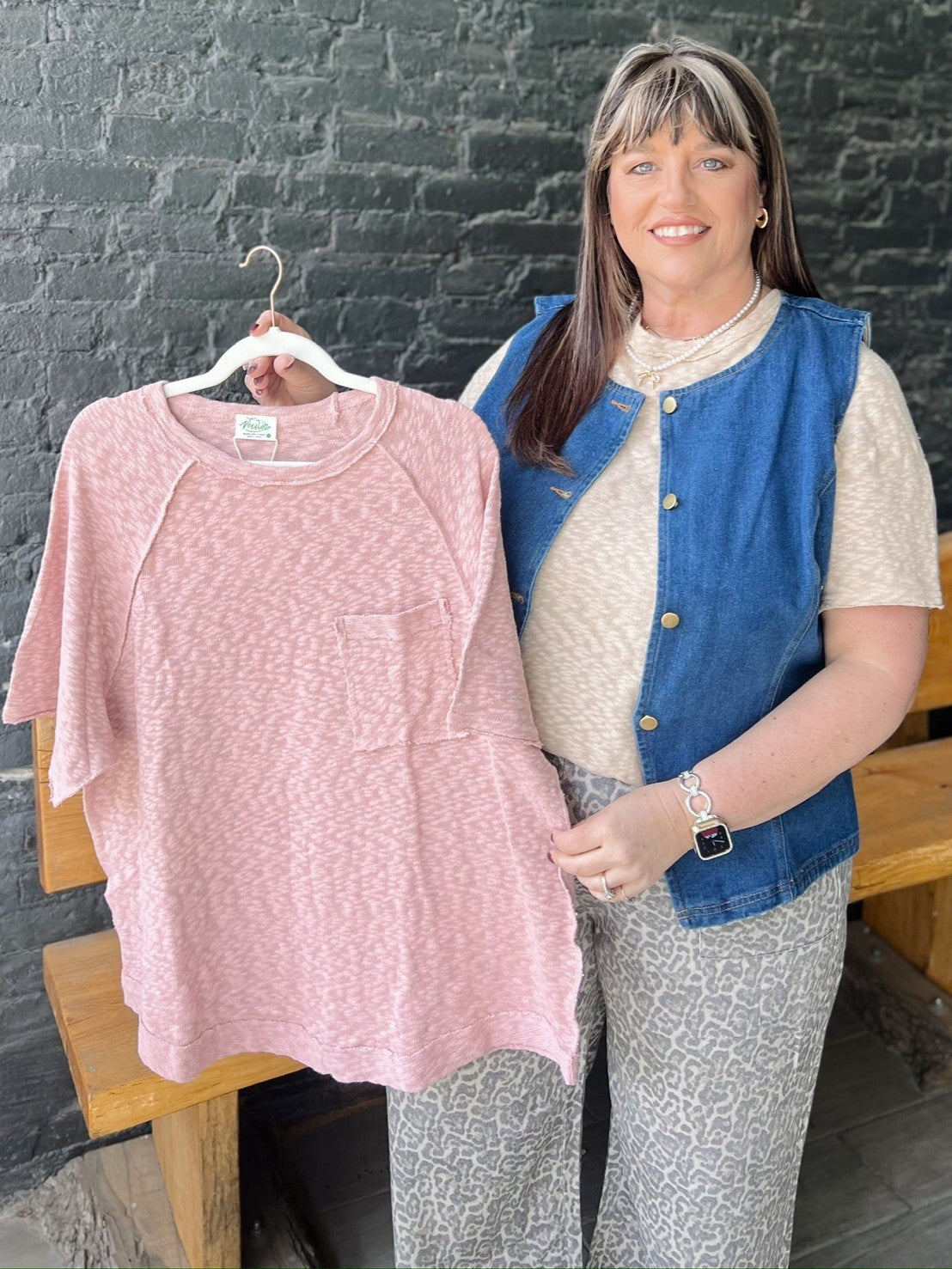 Curvy Lightweight Top with Outseam & Pocket
