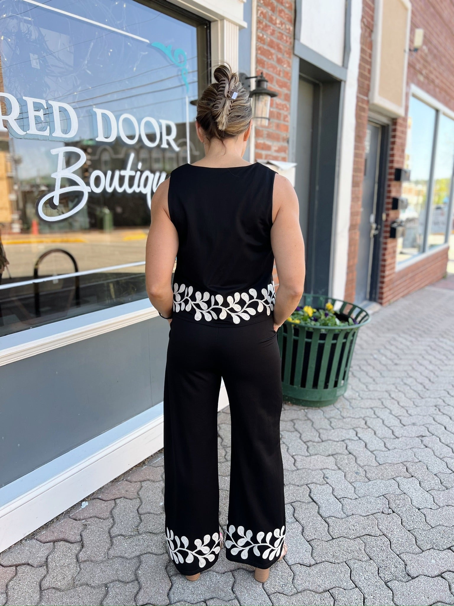 Black Tie Vest With Embroidery