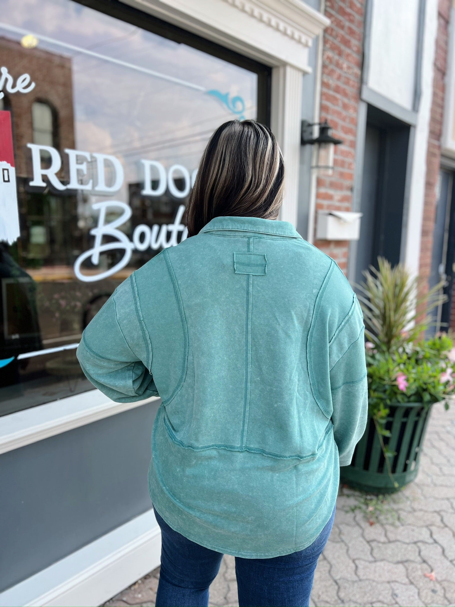 Curvy Exposed Seam Mineral Wash Sweatshirt