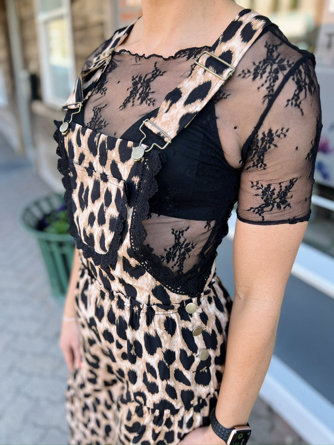 Short Sleeved Floral Lace Top