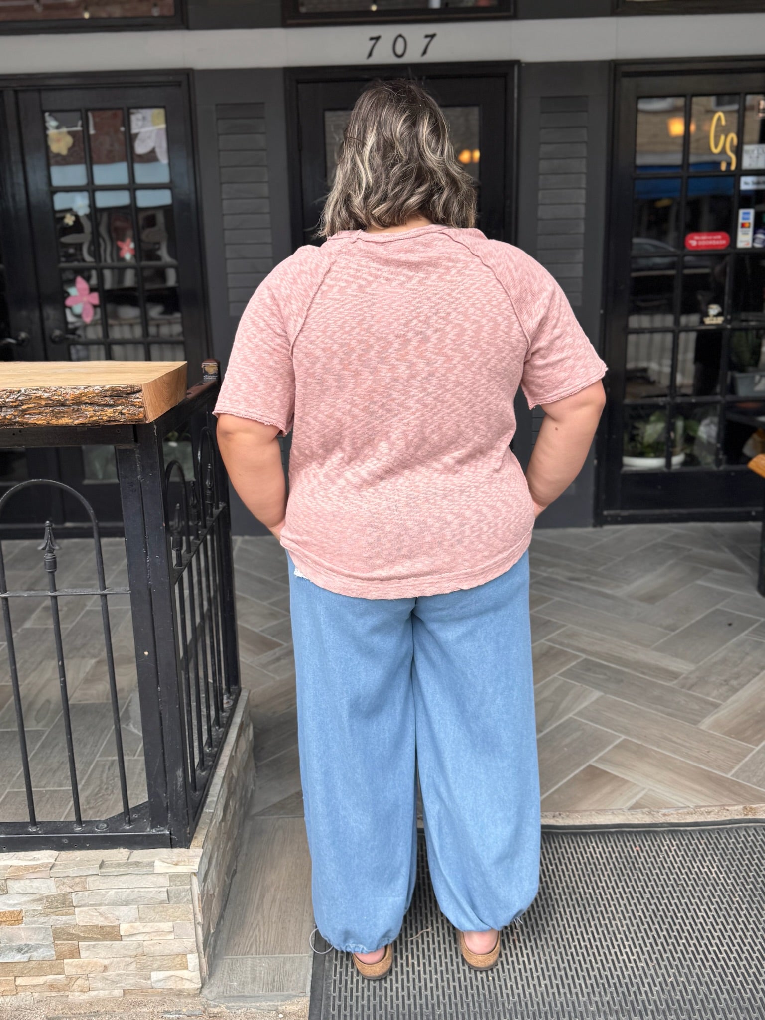 Curvy Lightweight Top with Outseam & Pocket