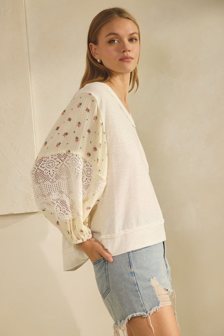 Curvy Off White Lace With Floral Balloon Sleeve Top